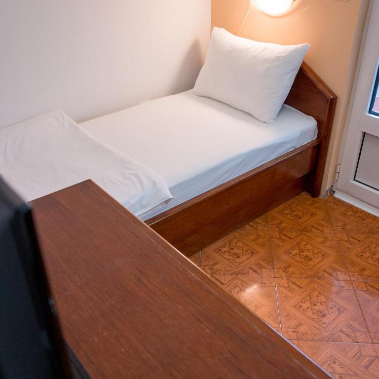 Garni Hotel MB - Dvokrevetna Soba sa Zasebnim Krevetima i Balkonom - 3