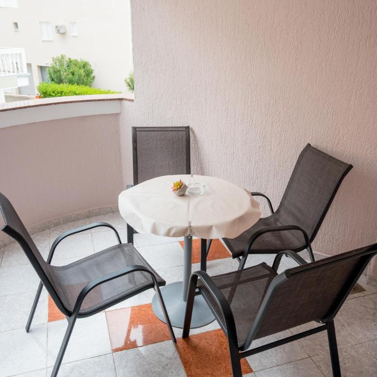 Garni Hotel MB - Porodična Soba sa Balkonom - 6