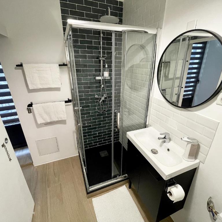 Hypercentre de Vienne appartement contemporain proche LYON - Appartement 1 Chambre - 13