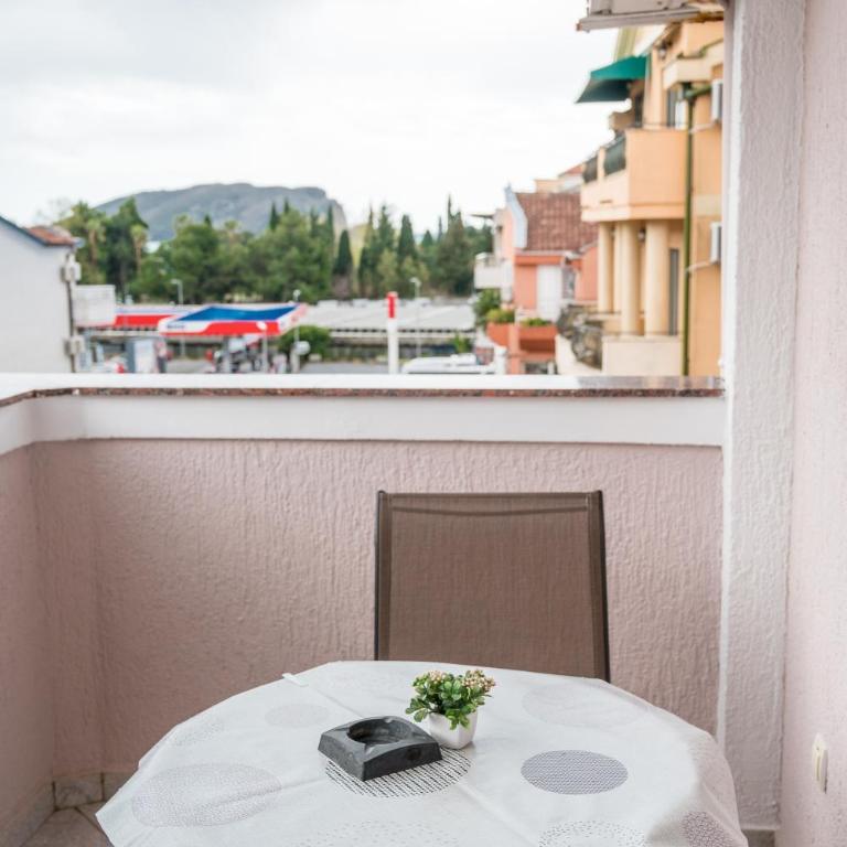 Garni Hotel MB - Velika Dvokrevetna Soba sa Bračnim Krevetom - 5