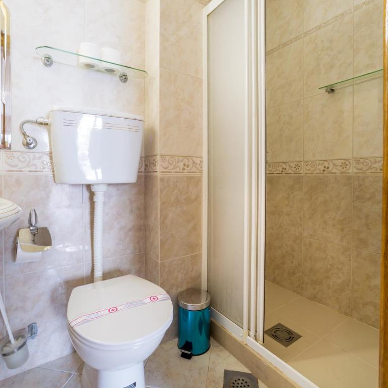 Garni Hotel MB - Deluks Dvokrevetna Soba s Bračnim Krevetom (2 odrasle osobe + 1 dete) - 7