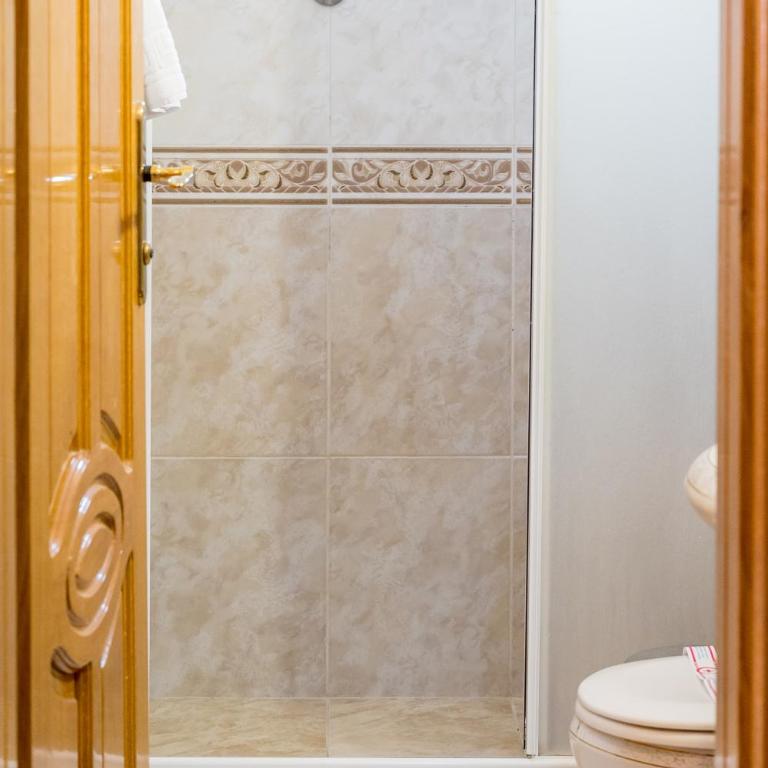 Garni Hotel MB - Porodična Soba sa Balkonom - 1