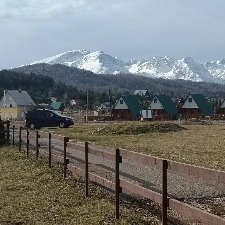Stay Wild - One-Bedroom Chalet - 34