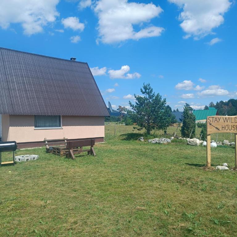 Stay Wild - One-Bedroom Chalet - 36