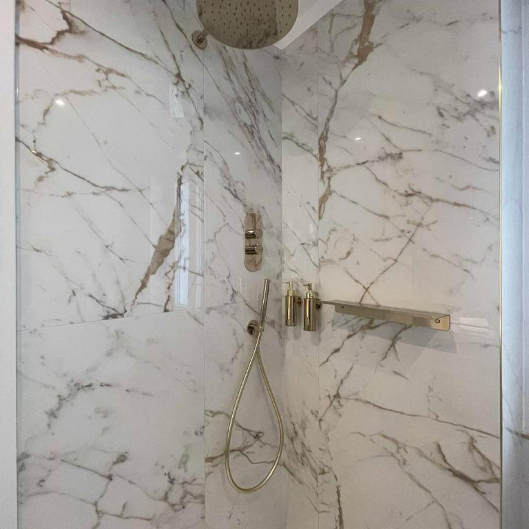 Bellagio Luxury Suites Apartments - Suite Queen - 22