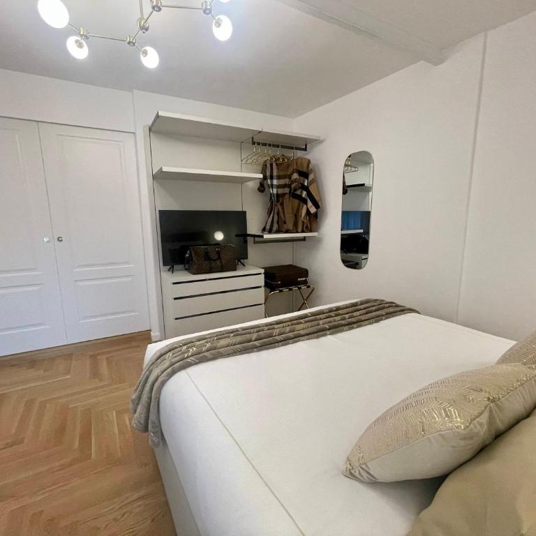Bellagio Luxury Suites Apartments - Suite Queen - 23