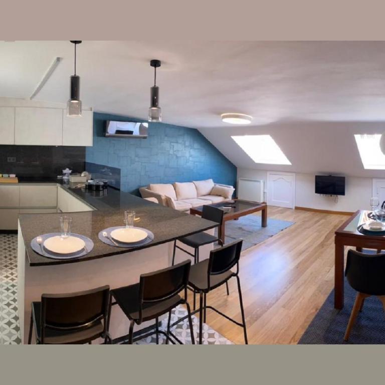Ático 22 - céntrico, aire acondicionado y parking - Two-Bedroom Apartment - 1