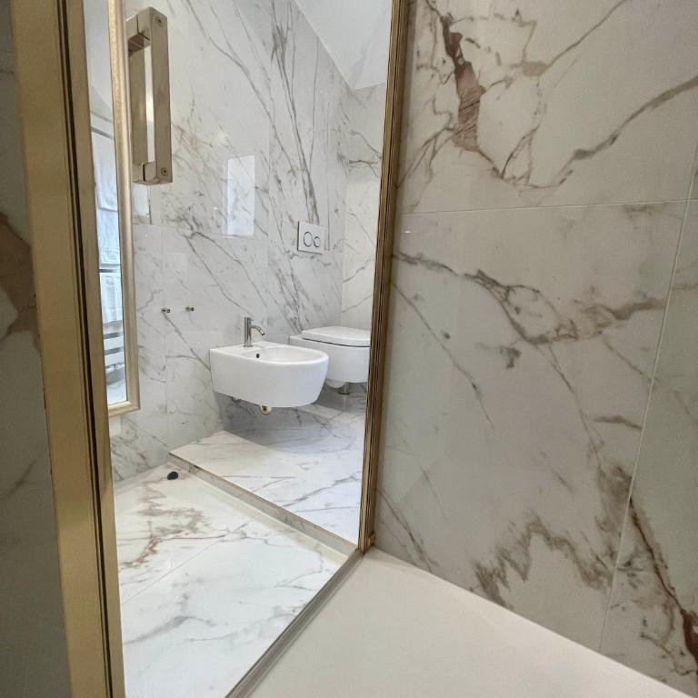 Bellagio Luxury Suites Apartments - Suite King - 14