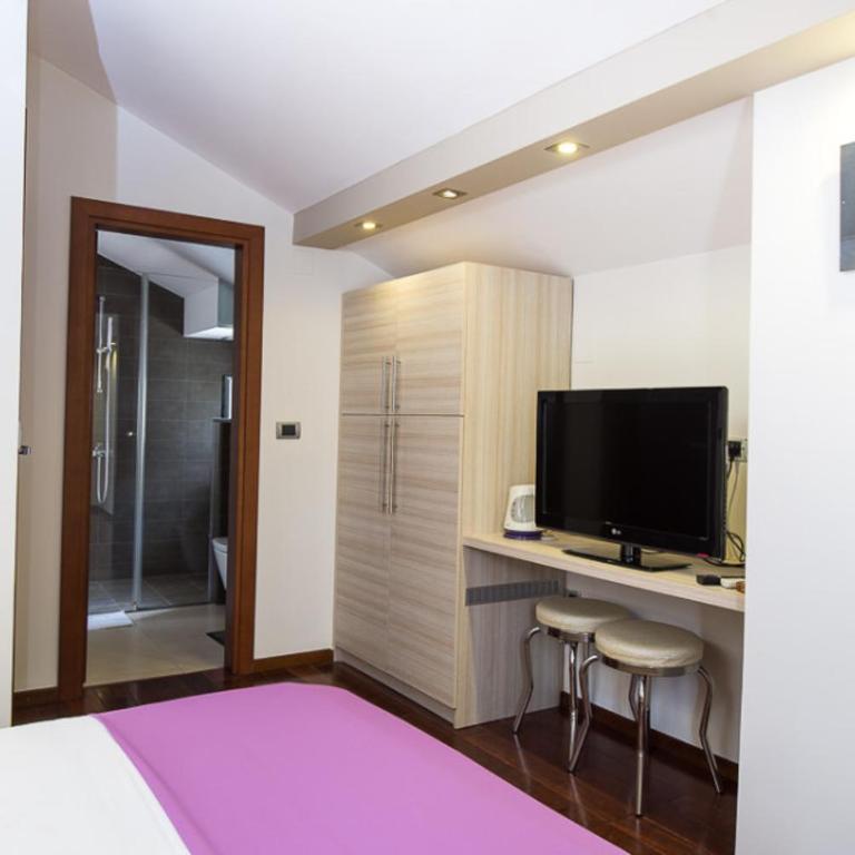 Vila Centar - Mala Dvokrevetna Soba sa Bračnim Krevetom - 9