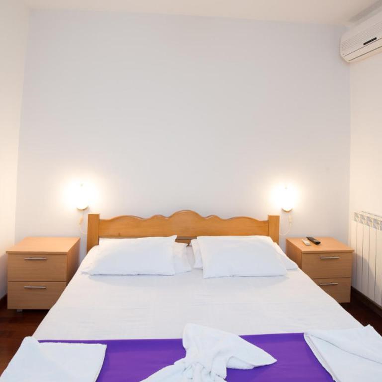 Vila Centar - Deluks Dvokrevetna Soba sa Bračnim Krevetom - 8
