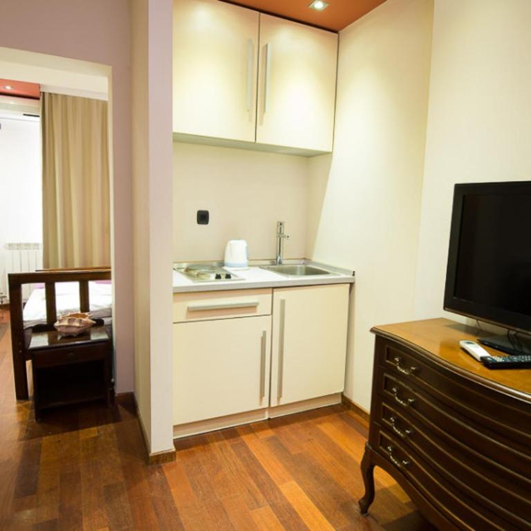 Vila Centar - Standardni Trokrevetni Studio - 5