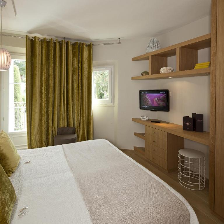 Hotel des Lices - Chambre Double ou Lits Jumeaux Standard - Vue sur la Rue - 1
