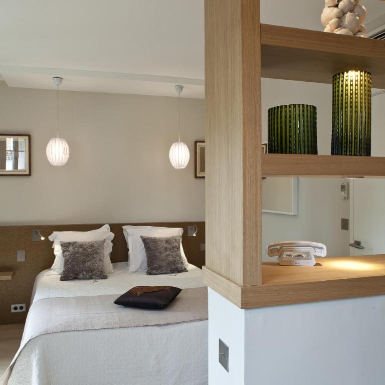 Hotel des Lices - Chambre Triple Deluxe - Vue sur Rue - 1