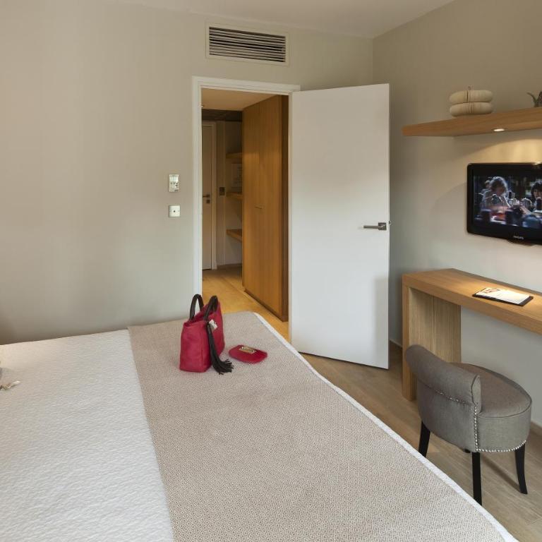 Hotel des Lices - Chambre Double ou Lits Jumeaux Standard - Vue sur la Rue - 4