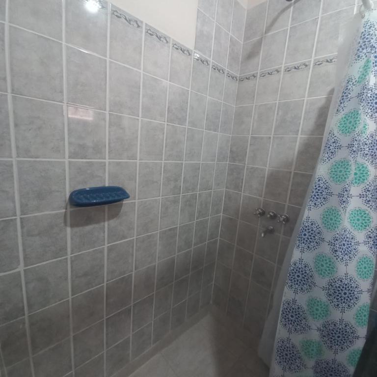Hospedaje Ale - Habitación Triple con baño privado - 5