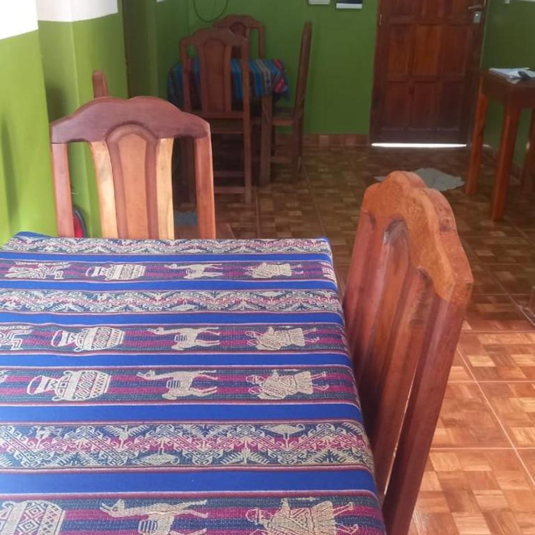 Hospedaje Ale - Habitación Familiar con baño privado - 6