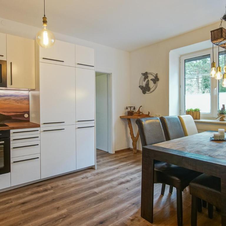 AusZeit Steiraland 6 mit überdachter Terasse schönen Garten und kostenlosen Parkplatz - Appartamento con 2 Camere da Letto - 30