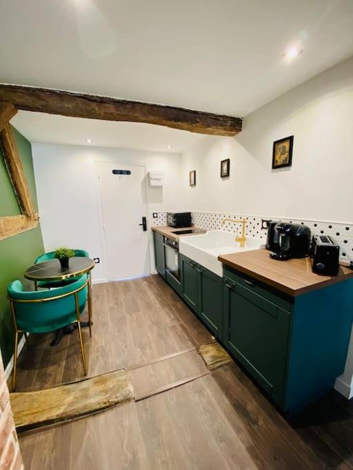 Le Victor Hugo - One-Bedroom Apartment - 4