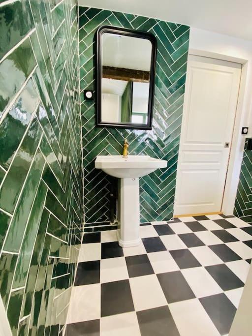 Le Victor Hugo - One-Bedroom Apartment - 6