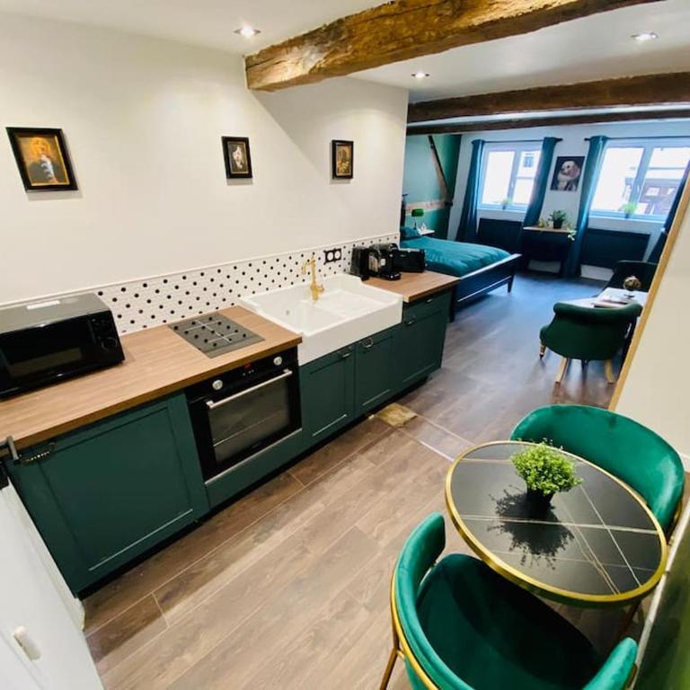 Le Victor Hugo - One-Bedroom Apartment - 8