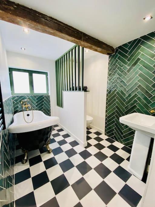 Le Victor Hugo - One-Bedroom Apartment - 11