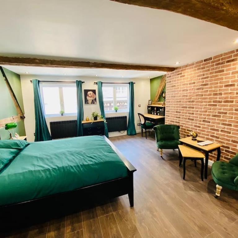 Le Victor Hugo - One-Bedroom Apartment - 13