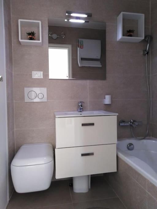 Les Delphes, Très beau 2P proche mer et Monaco - Appartement 1 Chambre - 12