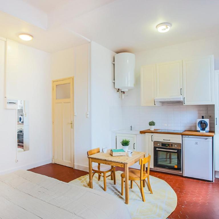 #1 Toulon CENTRE AU CALME, LUMINEUX, STATIONNEMENT FACILE - Chambre Double - 8