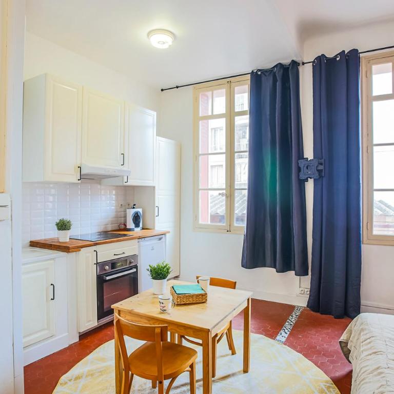 #1 Toulon CENTRE AU CALME, LUMINEUX, STATIONNEMENT FACILE - Chambre Double - 4