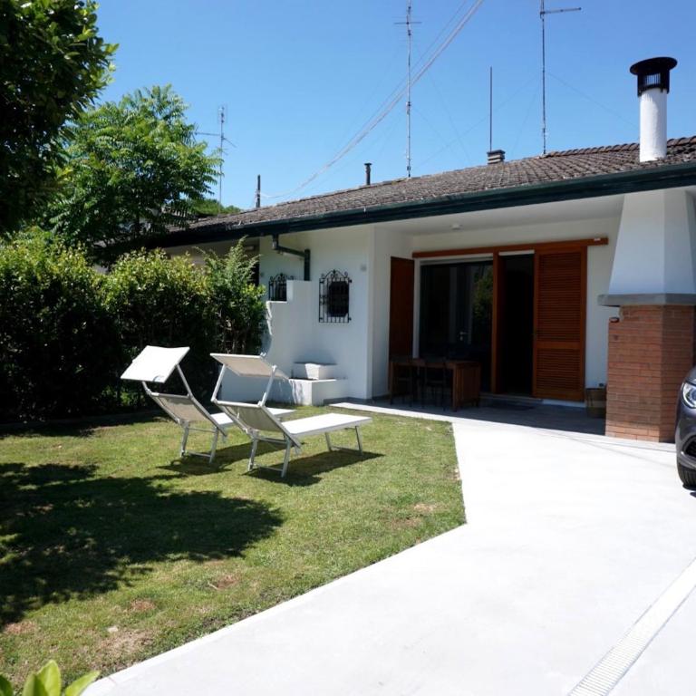 Beachside villa with private garden - Villa - 15
