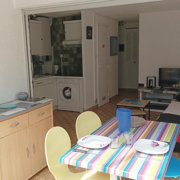 Lara 6 - Grand T2 Terrasse Loggia - WC indép - Parking - Quartier calme entre centre-port et île des Loisirs plage Richelieu - Appartement 2 Chambres - 2