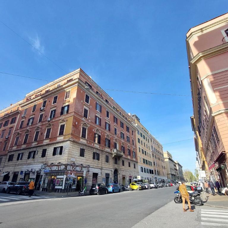 Vatican Spacious Modì Apartment - Three-Bedroom Apartment - 60