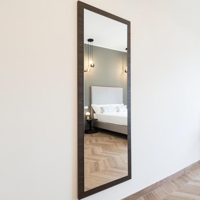 Savoia Rooms Roma - Chambre Lit King-Size avec Douche Accessible en Fauteuil Roulant - Adaptée aux Personnes à Mobilité Réduite - 5