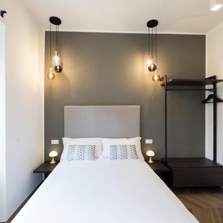 Savoia Rooms Roma - Chambre Lit King-Size avec Douche Accessible en Fauteuil Roulant - Adaptée aux Personnes à Mobilité Réduite - 6