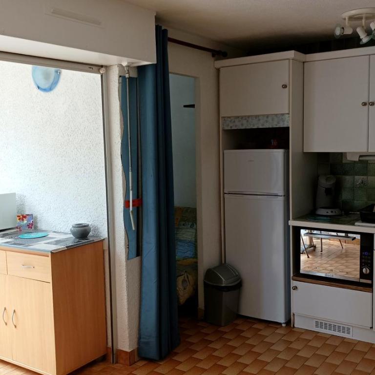 Lara 6 - Grand T2 Terrasse Loggia - WC indép - Parking - Quartier calme entre centre-port et île des Loisirs plage Richelieu - Appartement 2 Chambres - 16