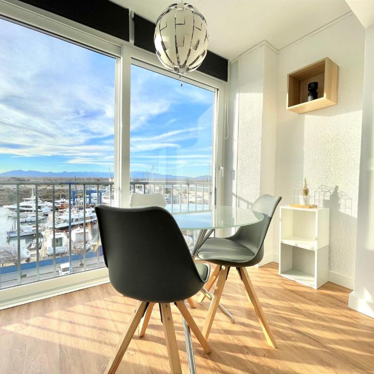 Holidays Penthouse vues panoramiques sur le Port naval,un séjour élégant assuré " Wifi Pàrquing gratuït - Studio Apartment - 1