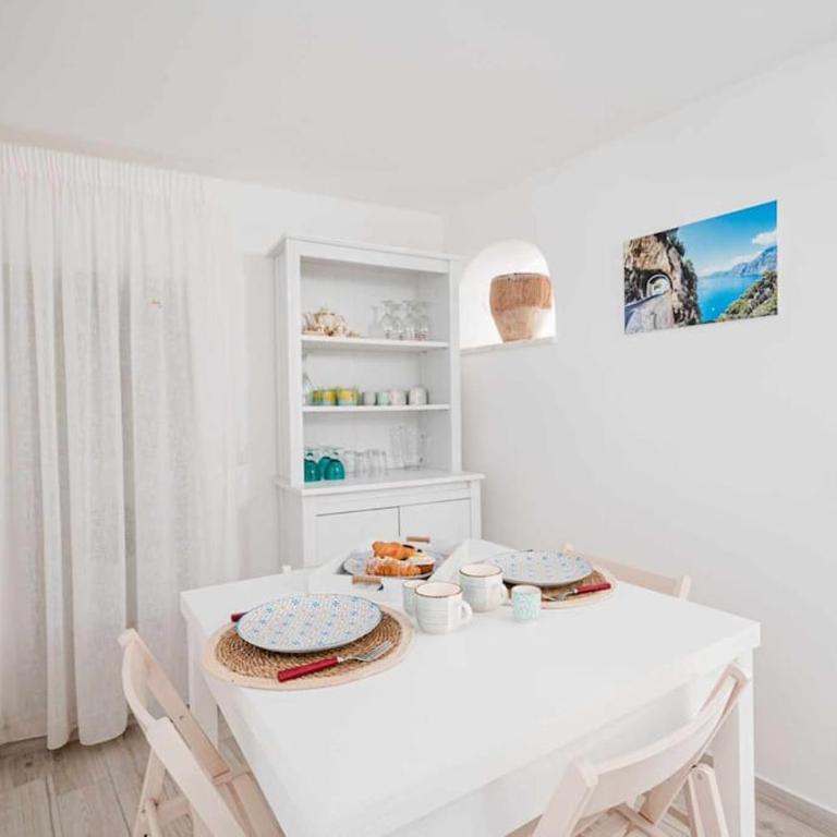 White Amalfi - Centro Storico by ItalianHost - Appartamento con 2 Camere da Letto - 11