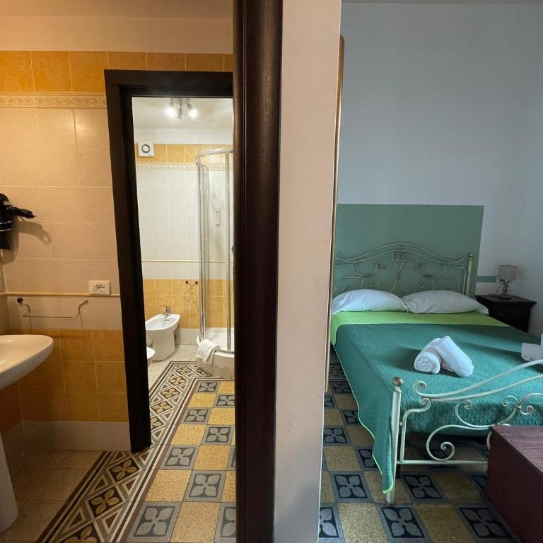 Teatro del Sole Cavour - Double Room with Private Bathroom - 4