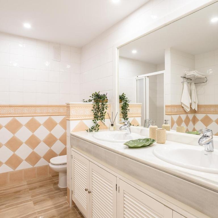 OleHolidays Bahia Marbella Vista Hermosa - Two-Bedroom Apartment - 9
