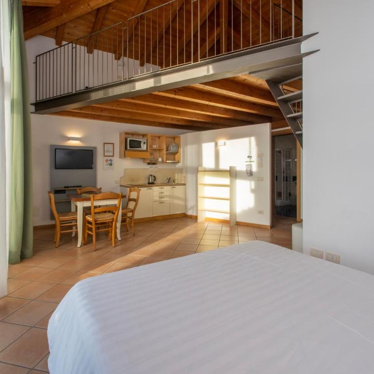 Residence Ca Del Lago - Superior Studio with Balcony and Lake View - 1