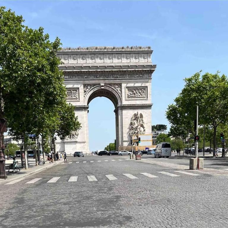 Amazing 1 bedroom, 30sec from Arc de Triomphe - One-Bedroom Apartment - 9