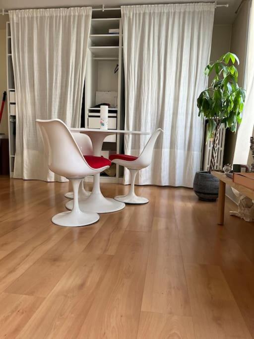 Amazing 1 bedroom, 30sec from Arc de Triomphe - One-Bedroom Apartment - 16