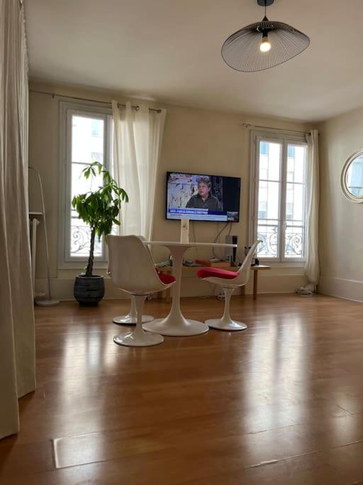 Amazing 1 bedroom, 30sec from Arc de Triomphe - One-Bedroom Apartment - 17