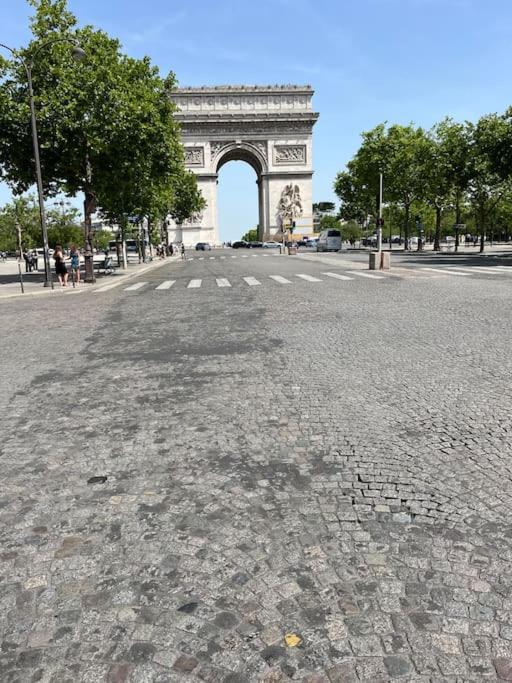 Amazing 1 bedroom, 30sec from Arc de Triomphe - One-Bedroom Apartment - 14