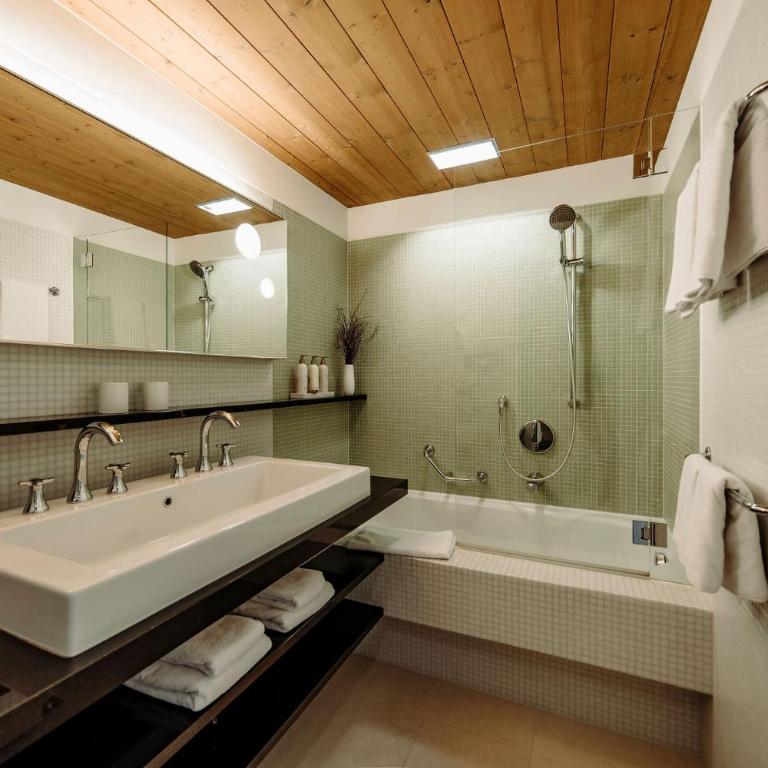 Familien- & Gartenhotel Theresia 4-Sterne Superior - Suite mit 2 Schlafzimmern - 1