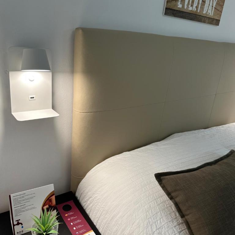 Hostal Alogar - Twin Room with Shared Bathroom - 12