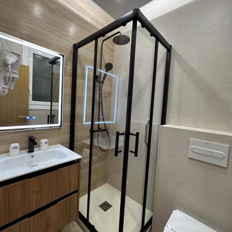 Hostal Alogar - Triple Room with Private Bathroom - 15