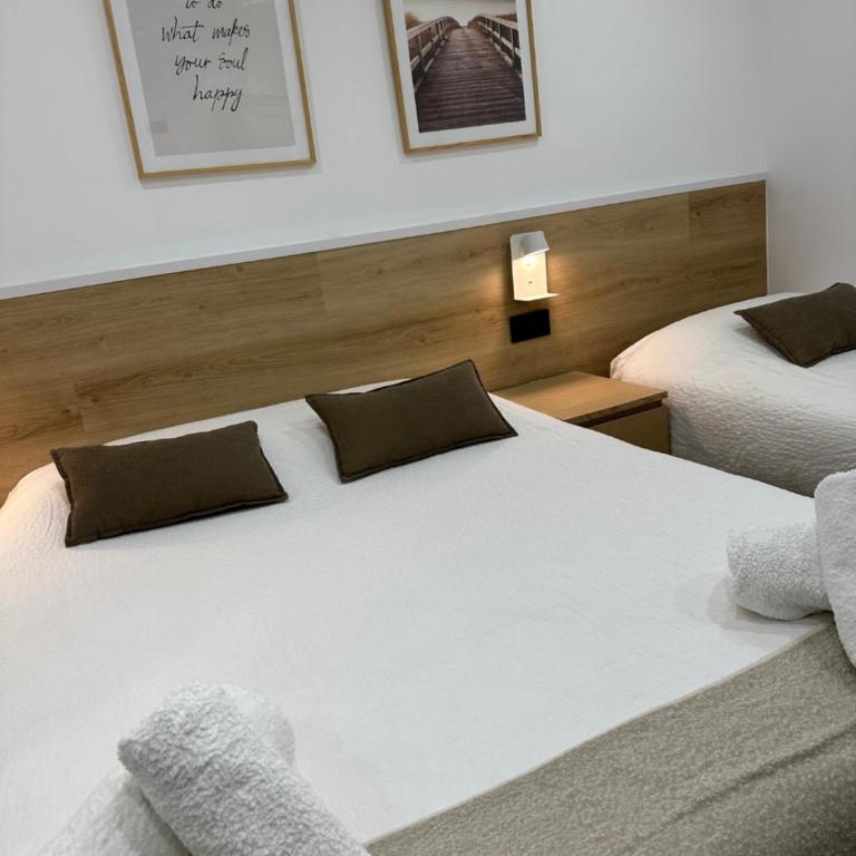 Hostal Alogar - Triple Room with Private Bathroom - 16