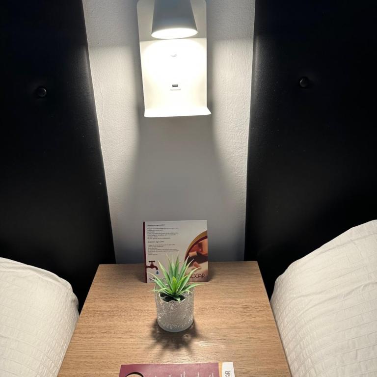 Hostal Alogar - Twin Room with Shared Bathroom - 10