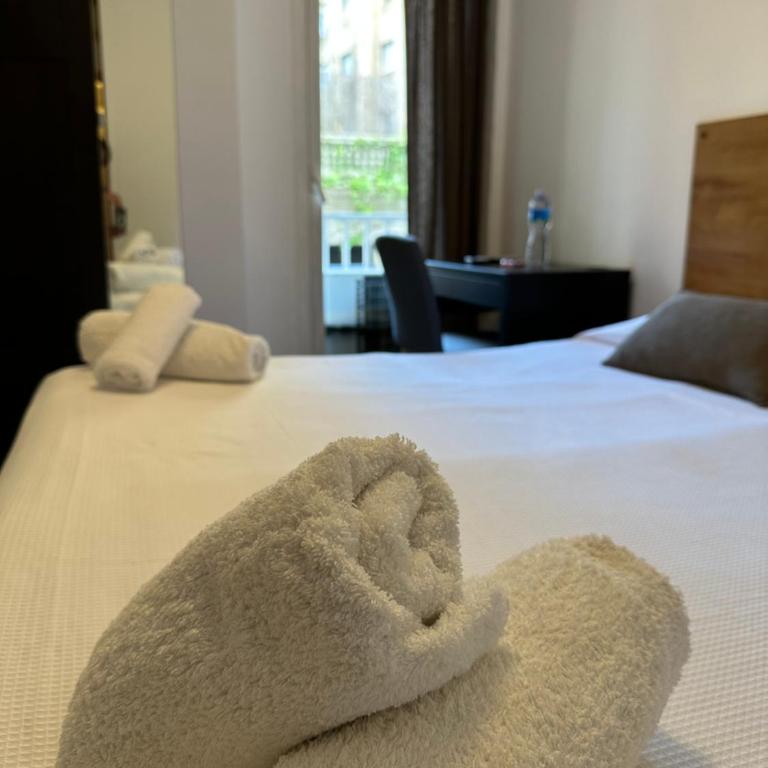 Hostal Alogar - Double or Twin Room with Private Bathroom - 12
